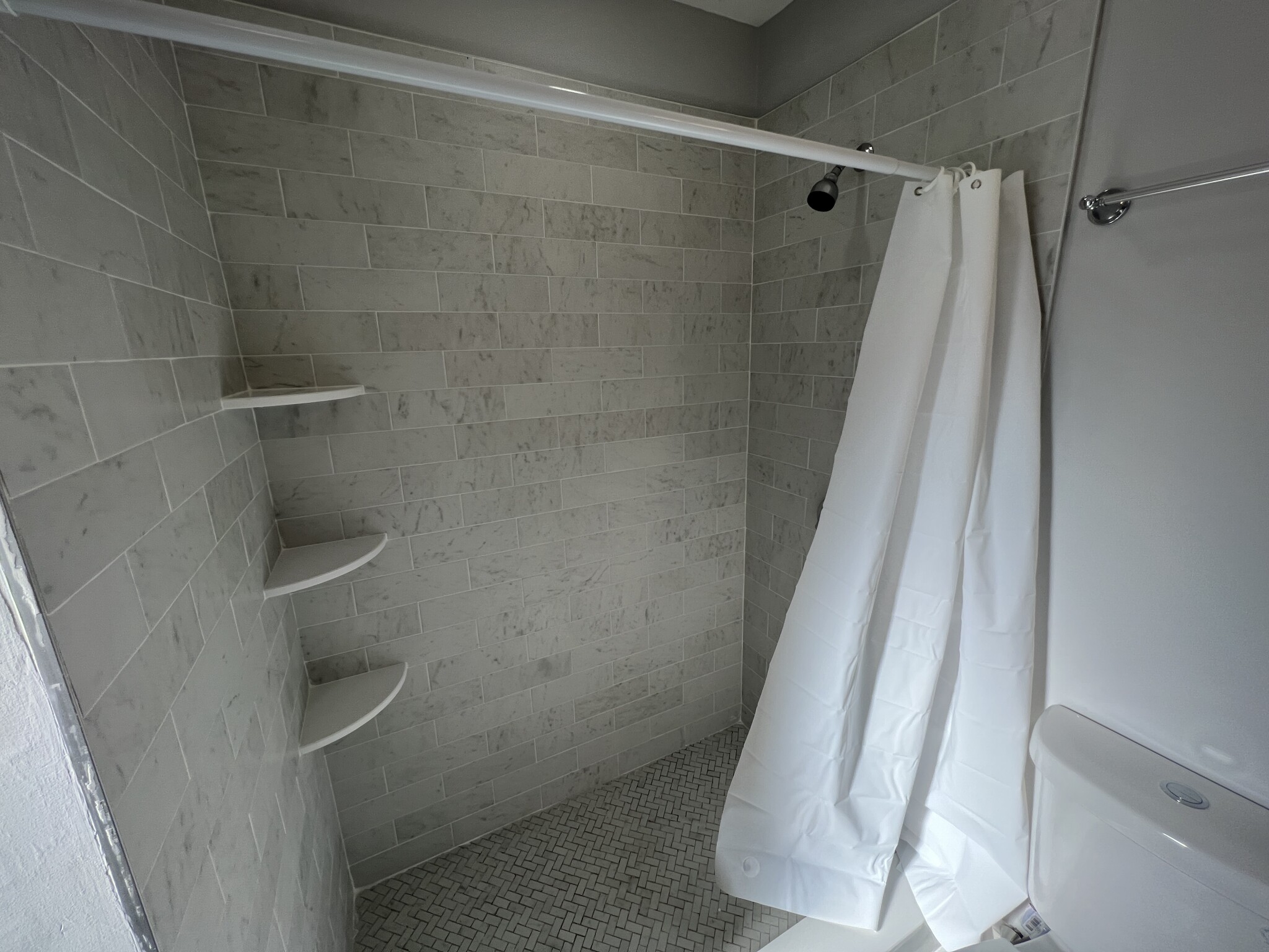 372 Oxford St, Ward Two