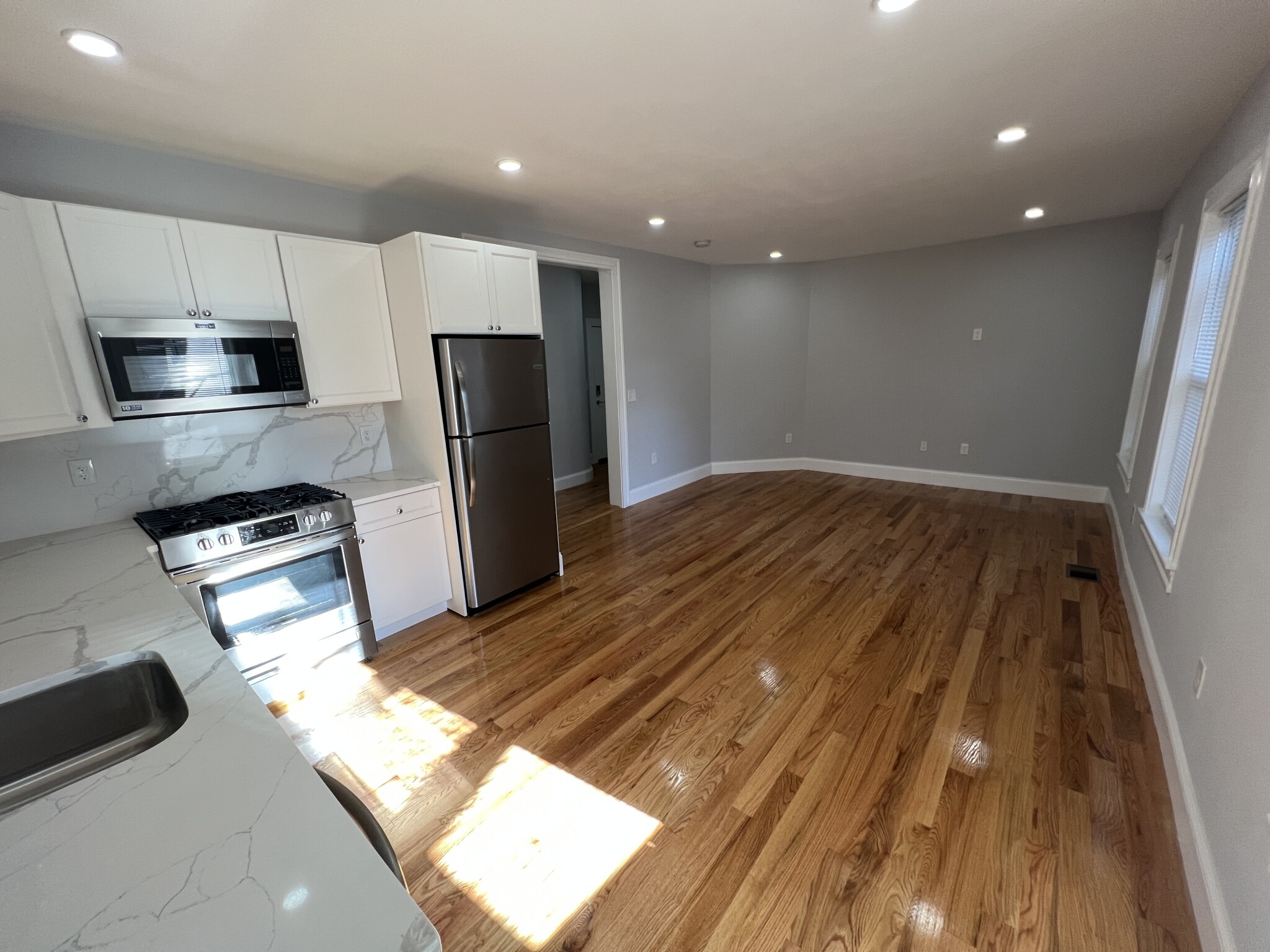 372 Oxford St, Ward Two