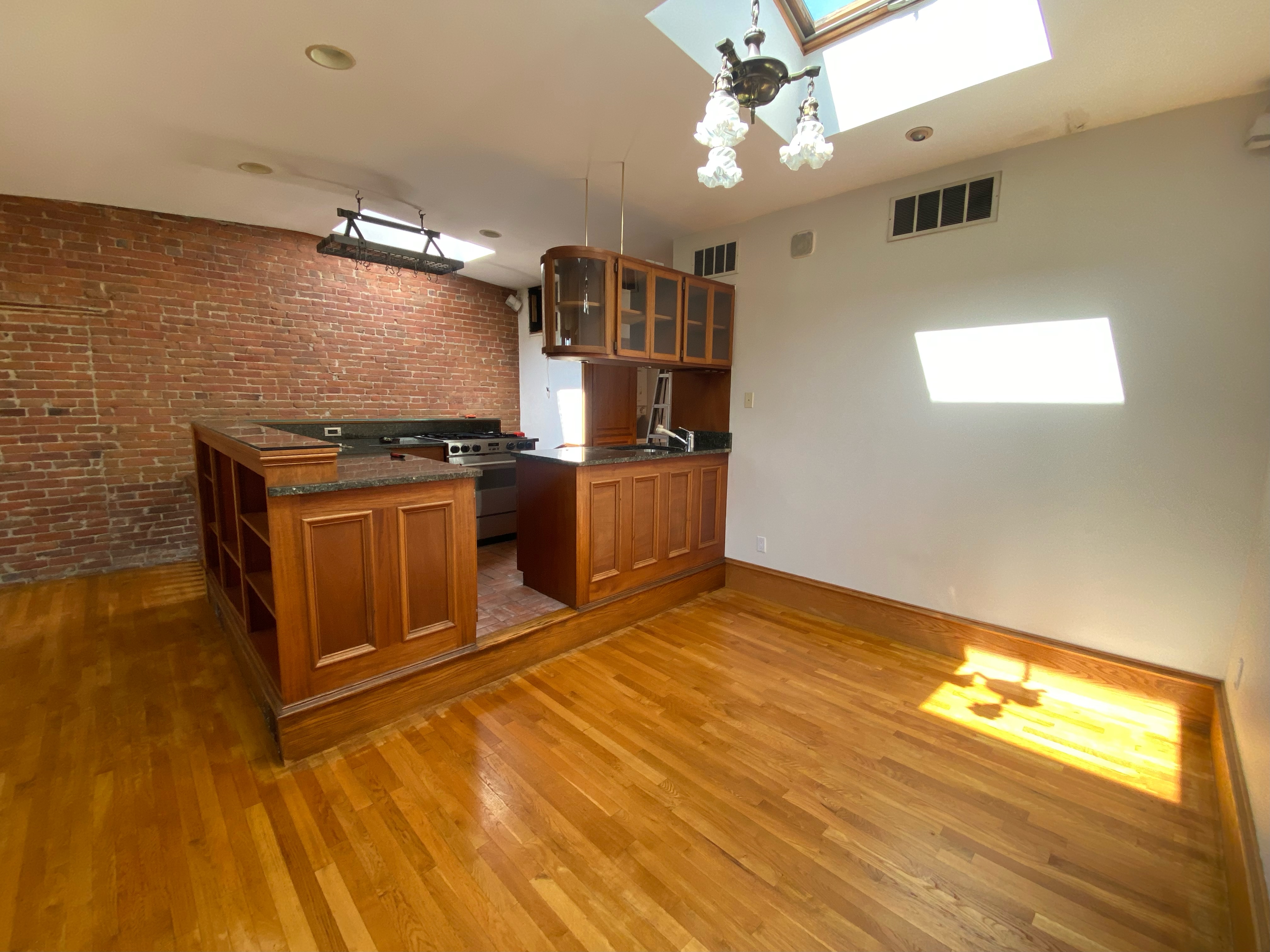 14 Holyoke St, South End