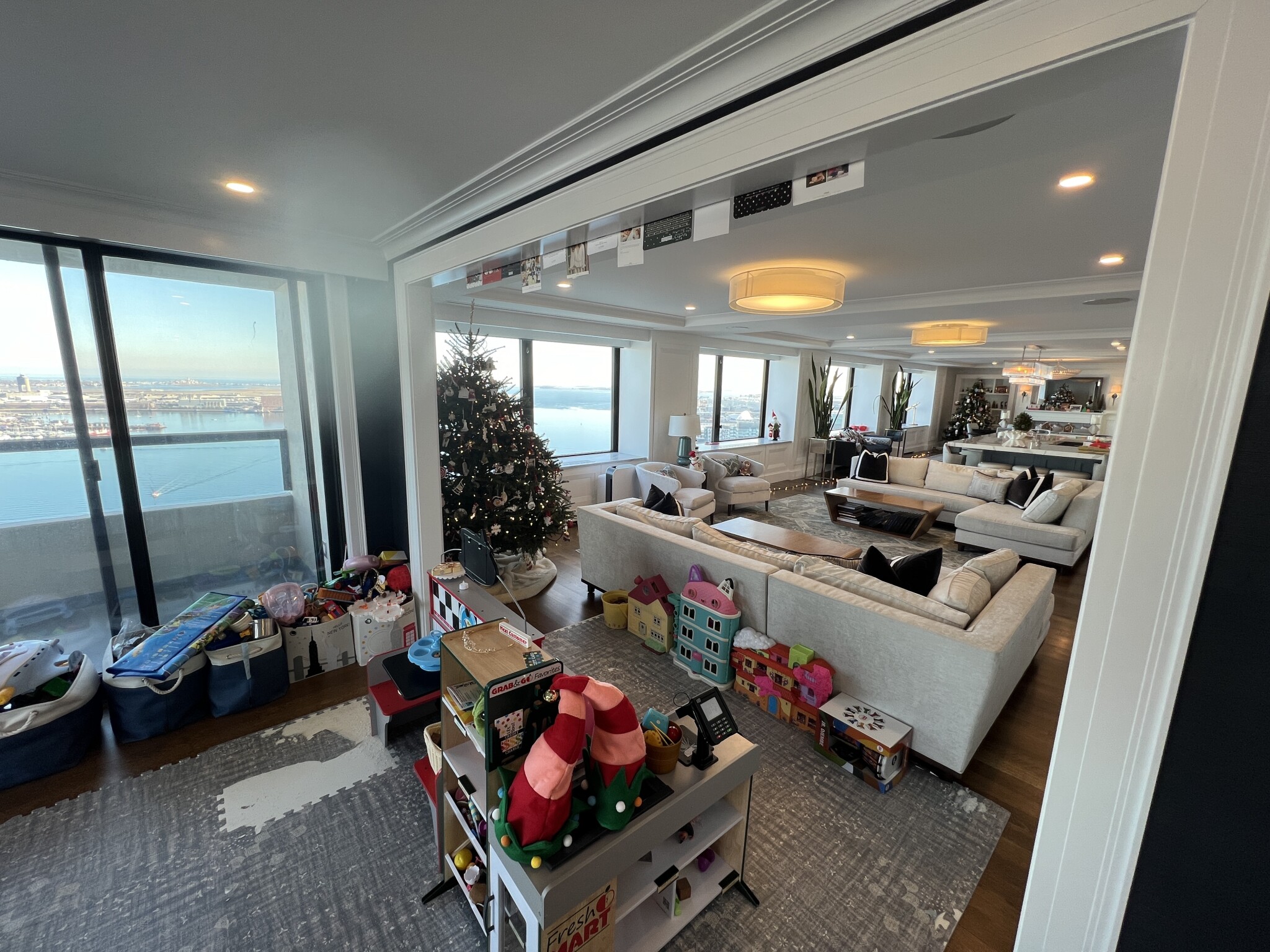 85 East India Row, Downtown