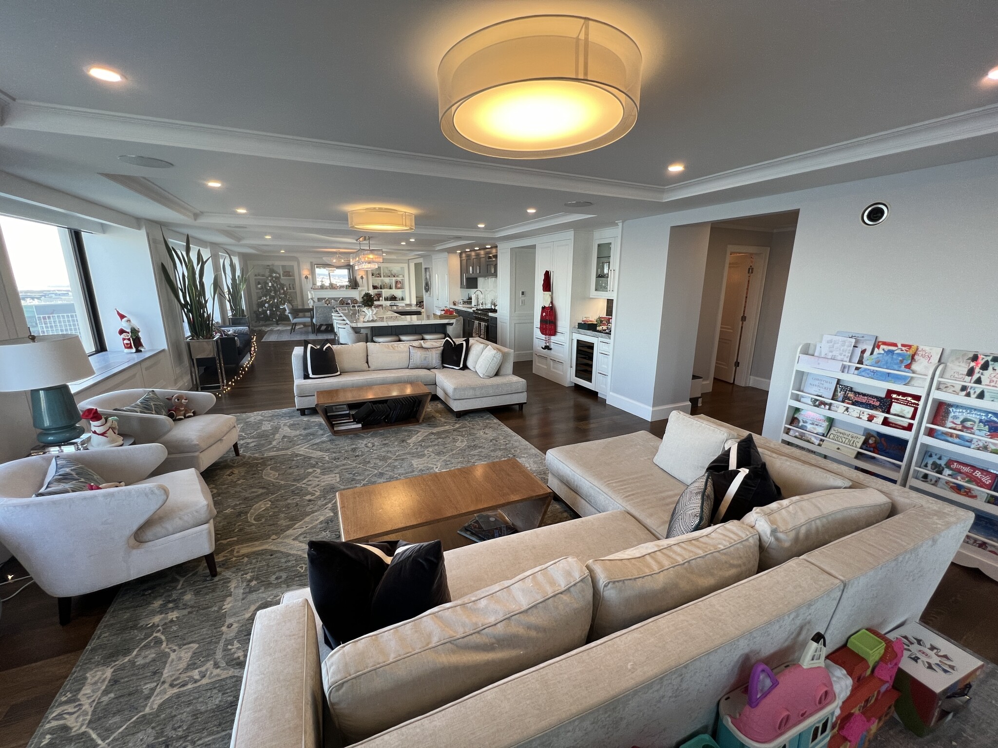 85 East India Row, Downtown