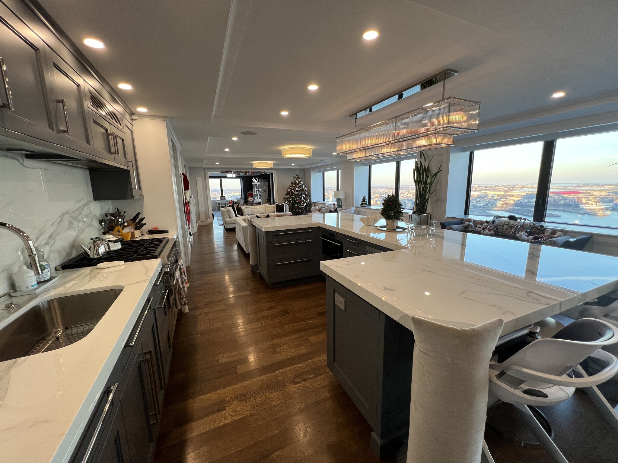 85 East India Row, Downtown