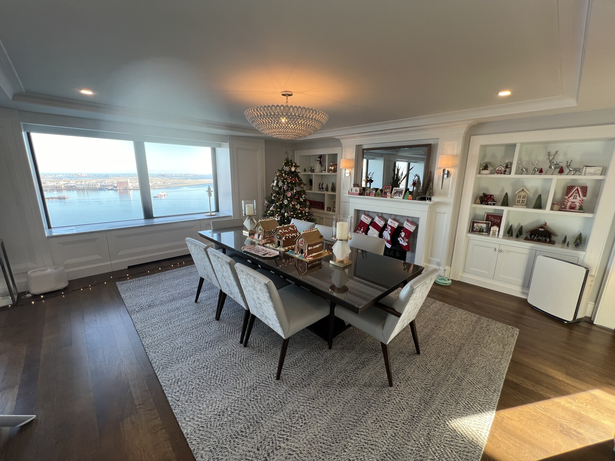 85 East India Row, Downtown