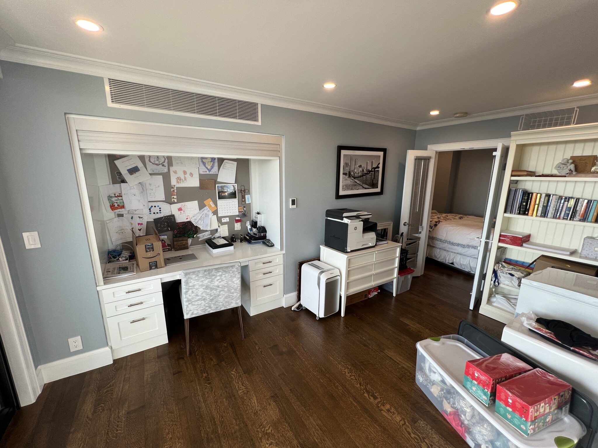 85 East India Row, Downtown