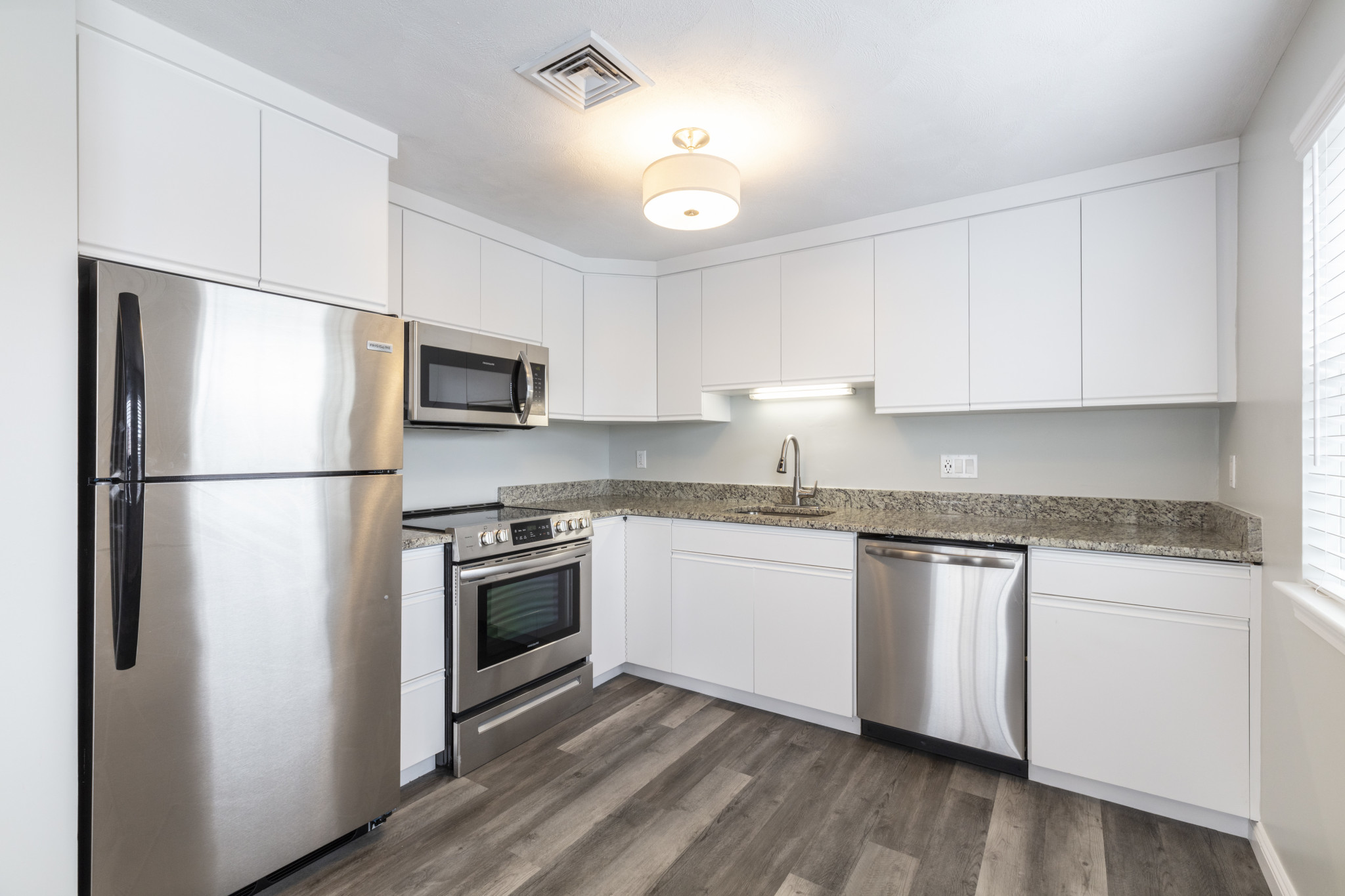 11 Langdon St, Everett