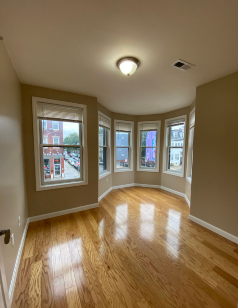 53 Chelsea St, East Boston