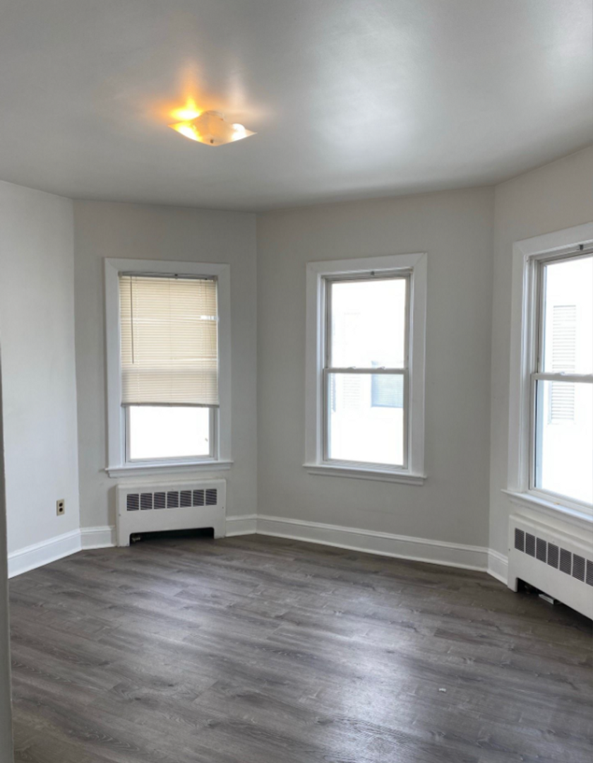 87 Winthrop Shore Dr, Winthrop