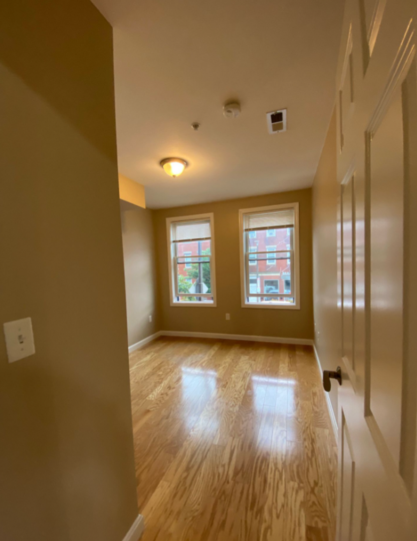 53 Chelsea St, East Boston