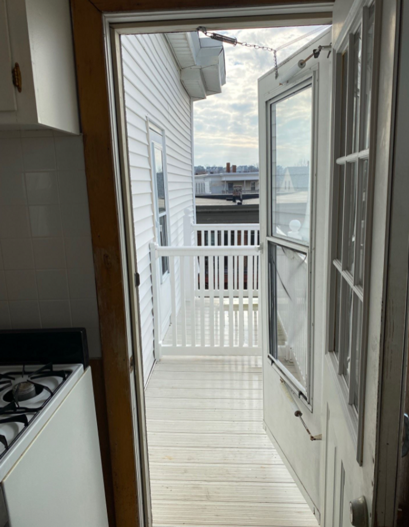 87 Winthrop Shore Dr, Winthrop