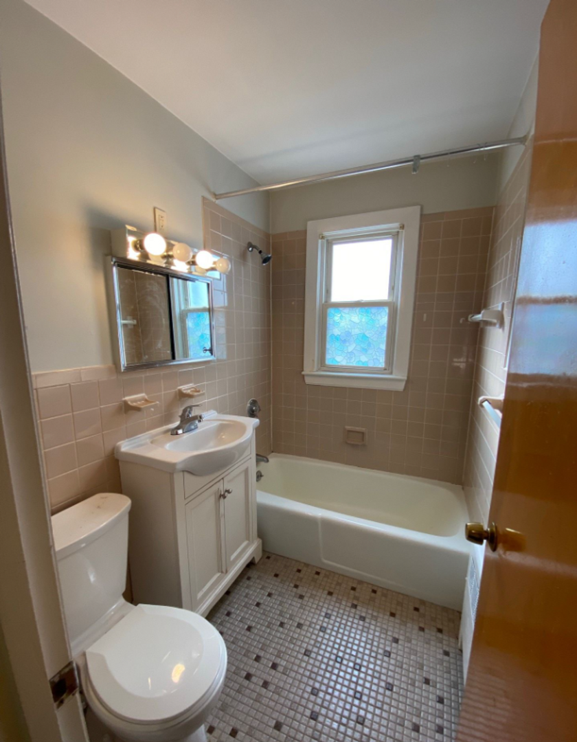 90 Winthrop Shore Dr, Winthrop