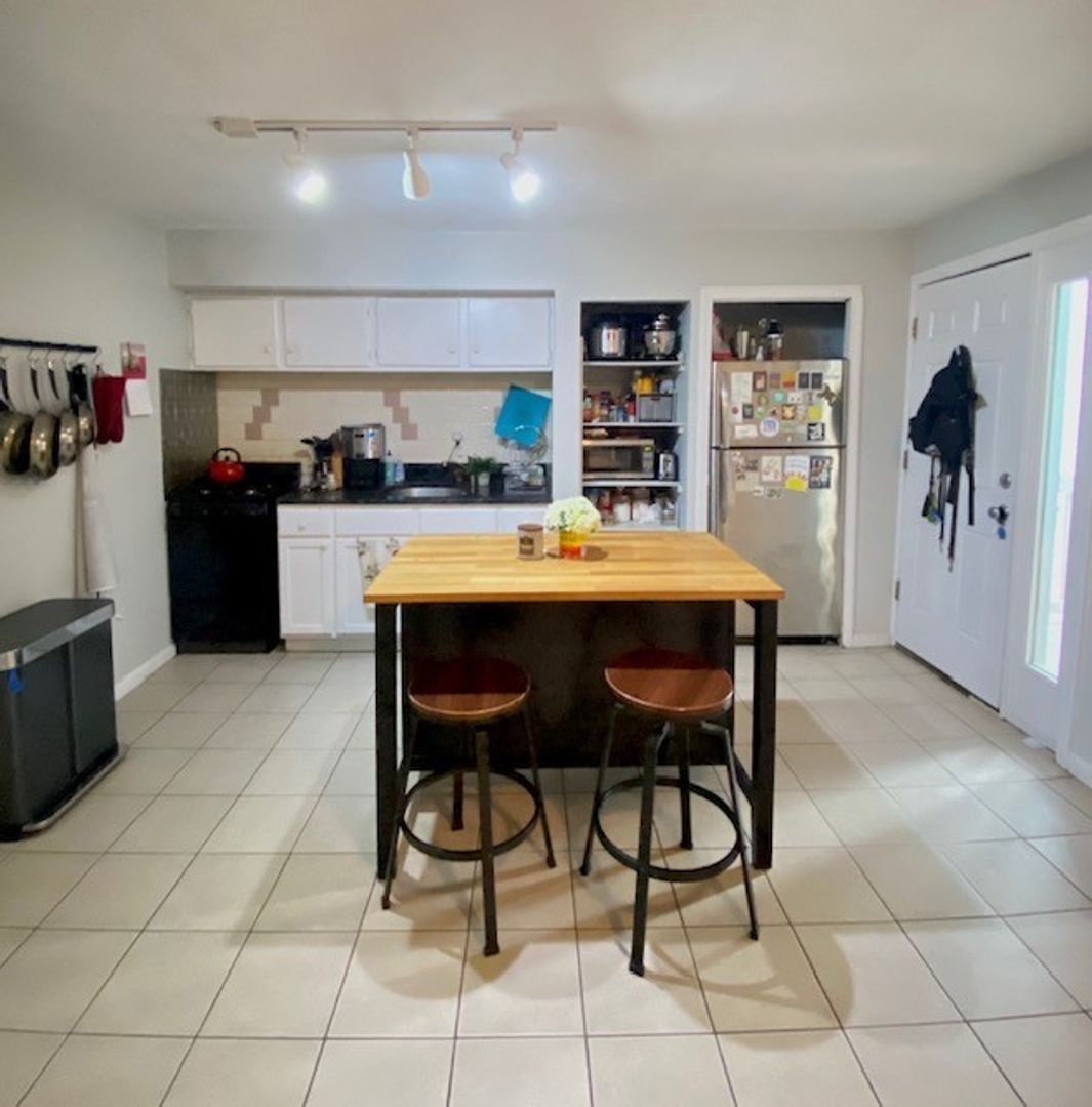 137 Chelsea St, East Boston