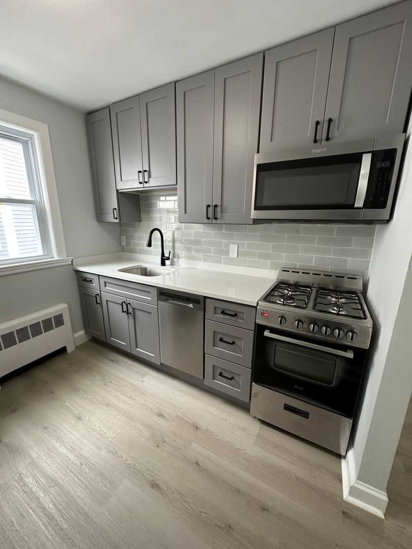 87 Winthrop Shore Dr, Winthrop