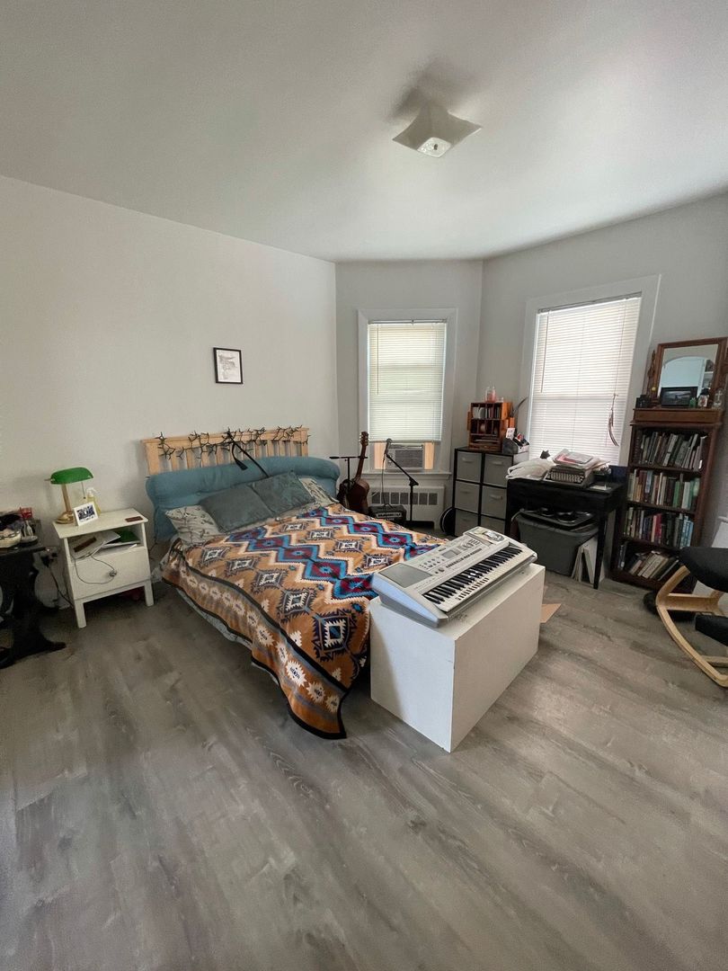 87 Winthrop Shore Dr, Winthrop