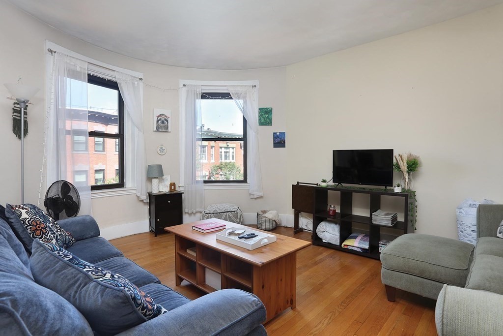 30 Claflin Rd, Washington Square