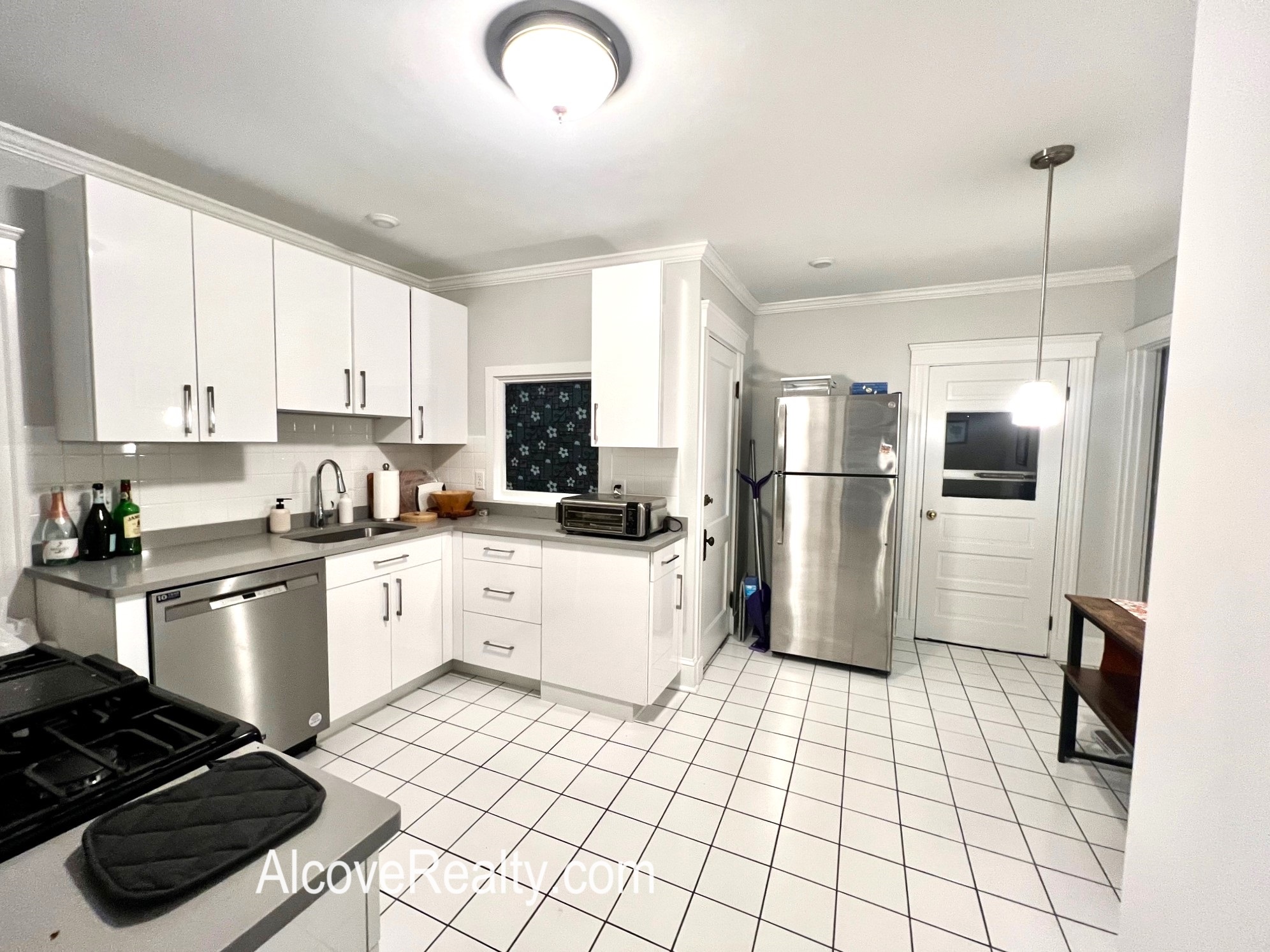 92 Powderhouse Blvd, Teele Square