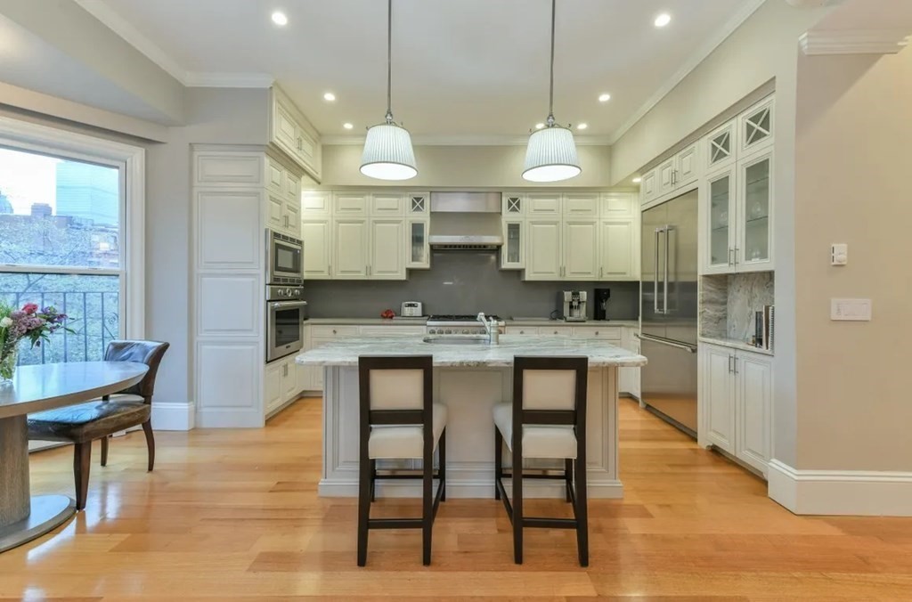 214 Beacon St, Back Bay