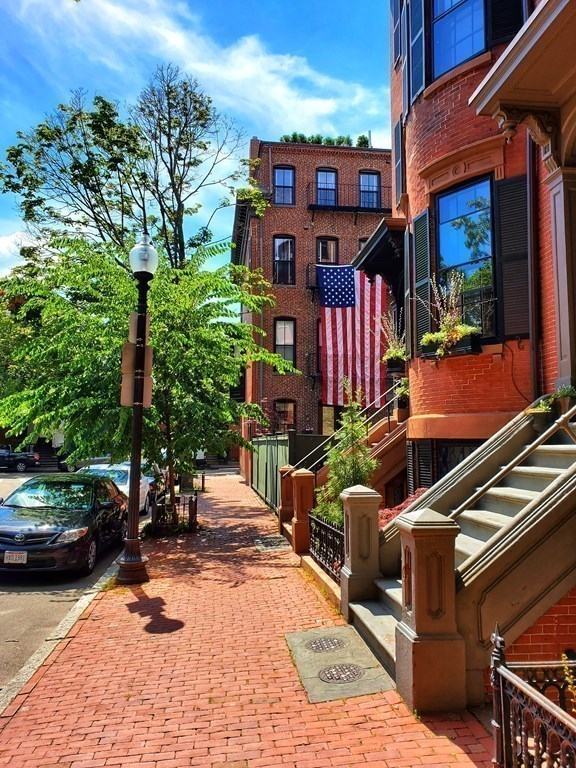 77 Montgomery St, South End