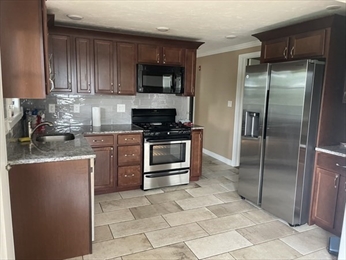 32 Border St, Dedham