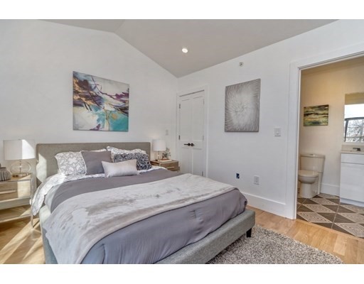 4 Everett Pl, East Boston