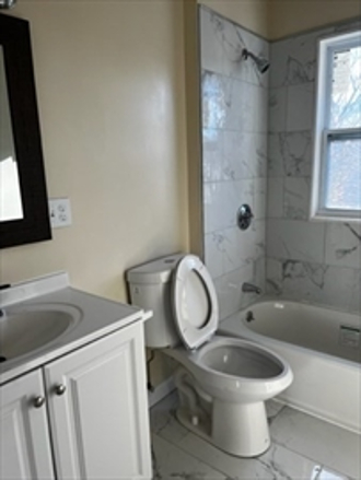 3952 Washington St, Roslindale