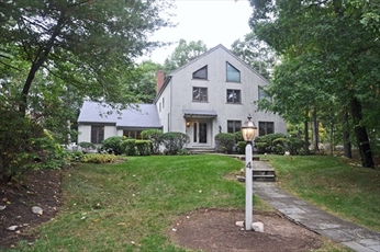 4 Crestview Ln, Milton