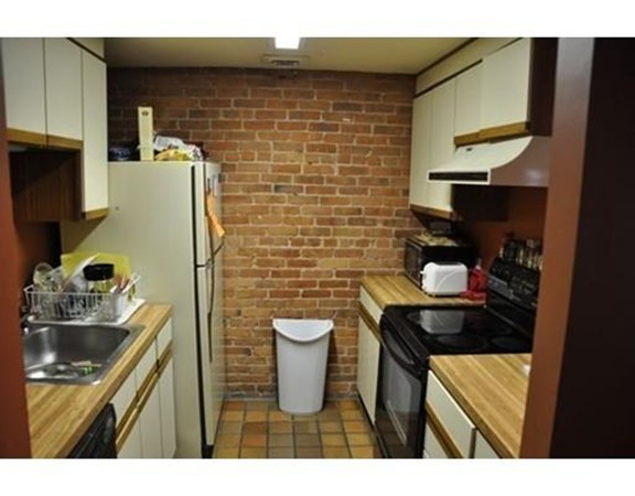 103 Gainsborough St, Fenway