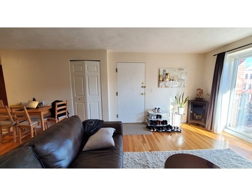 39 Englewood Ave, Brighton