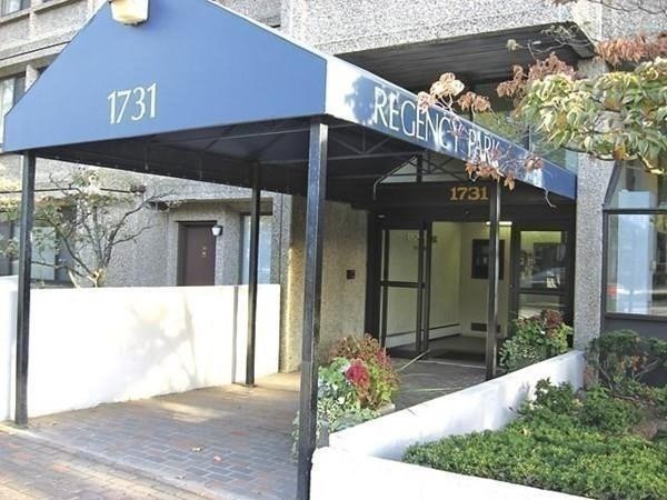 1731 Beacon St, Washington Square