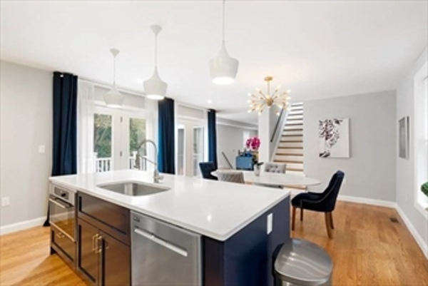 62 Perrin St, Roxbury