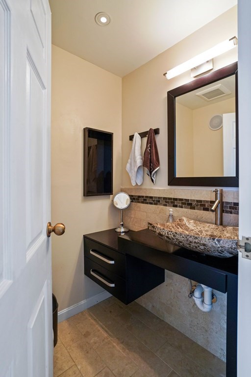 357 Commercial St, North End