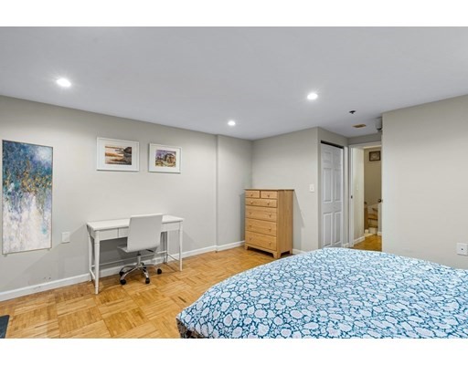 357 Commercial St, Waterfront