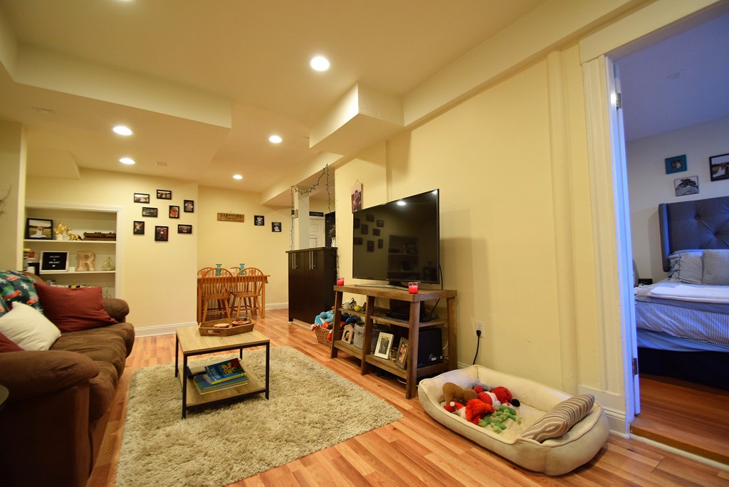 191 Winthrop Rd, Washington Square