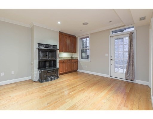 35 Fairfield St, Back Bay