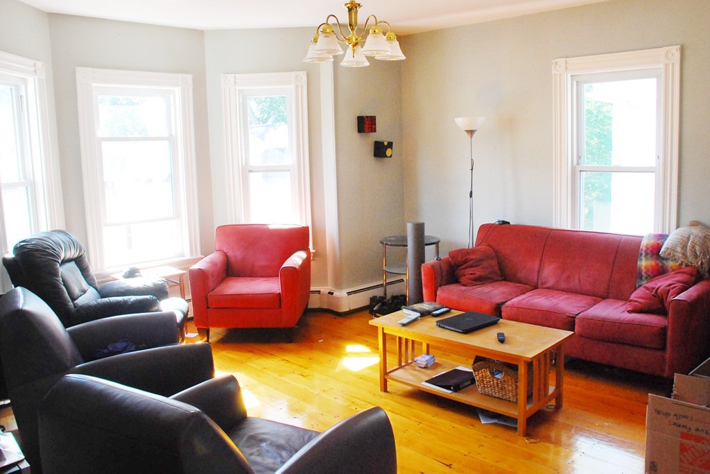 39 Goldsmith St, Jamaica Plain