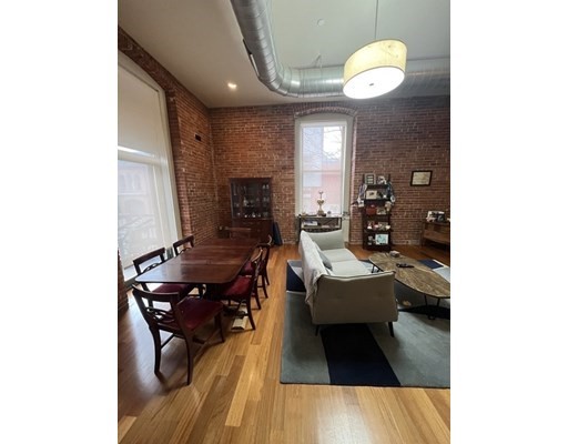 125 B St, South Boston