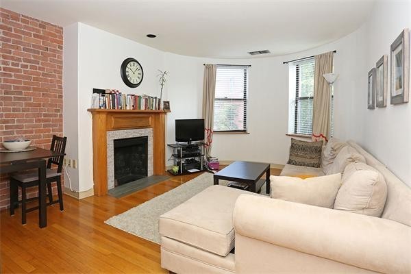 90 Gainsborough St, Fenway