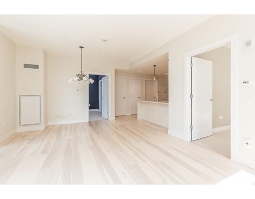 32 Traveler St, South End