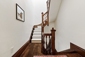 57 Monmouth St, Longwood