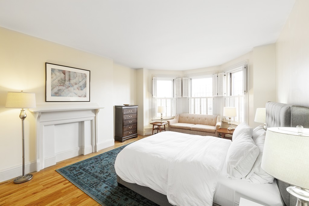 387 Commonwealth Ave, Back Bay