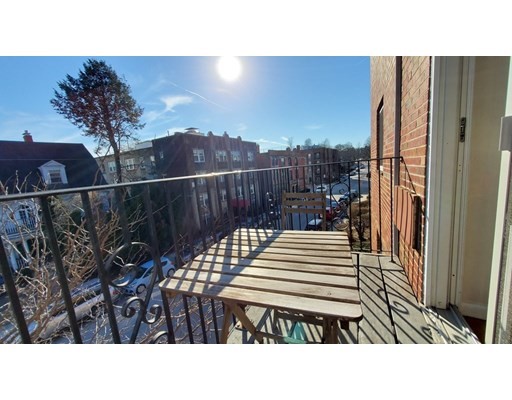 39 Englewood Ave, Brighton