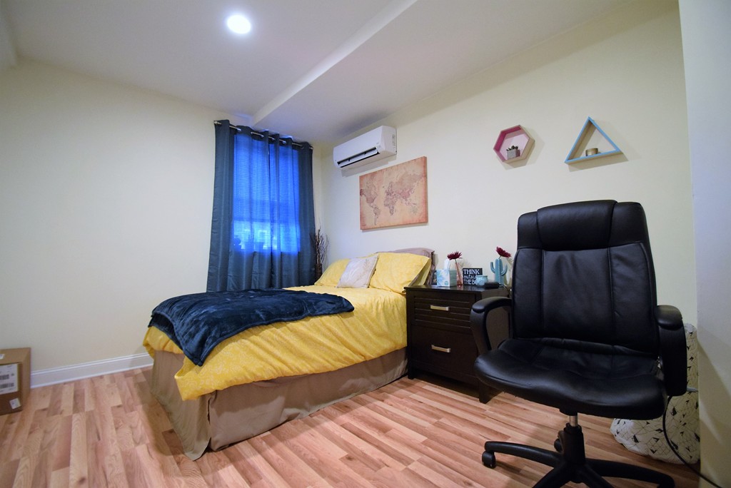 191 Winthrop Rd, Washington Square