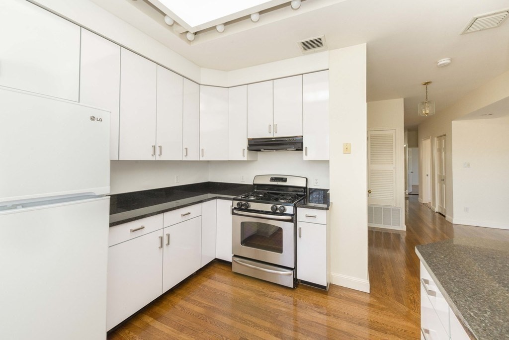 344 Harvard St, Coolidge Corner