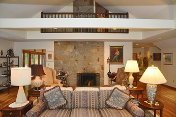 4 Crestview Ln, Milton