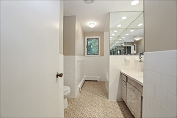 11 Centre Ln, West Roxbury