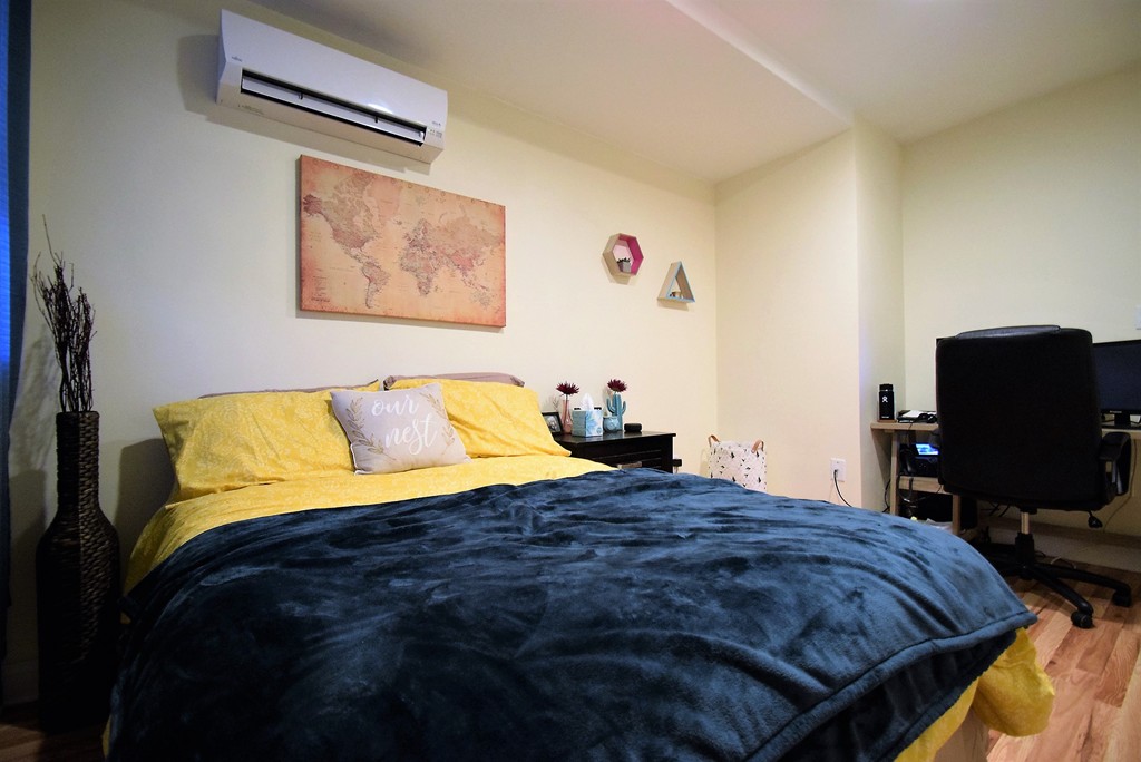 191 Winthrop Rd, Washington Square