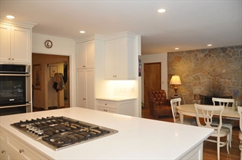 4 Crestview Ln, Milton