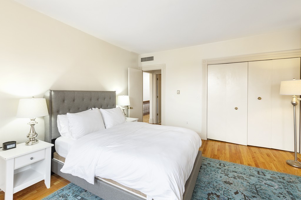 387 Commonwealth Ave, Back Bay