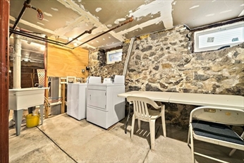 742 River St, Hyde Park