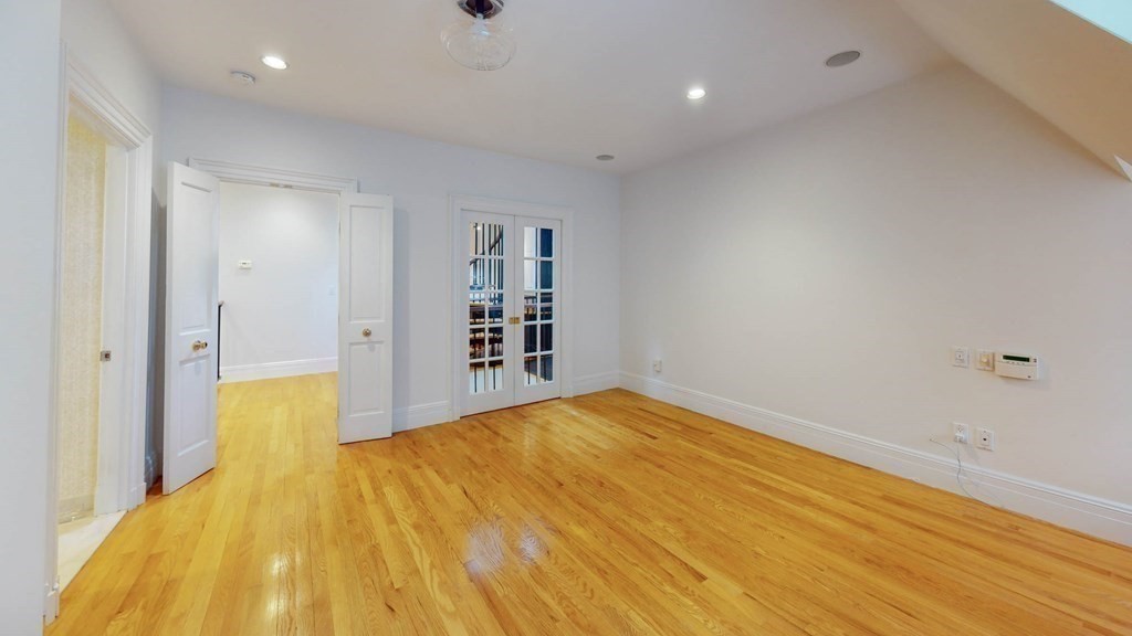 354 Tappan St, Washington Square