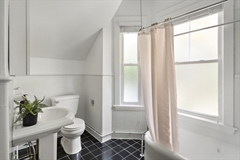 1281 Walnut St, Newton Highlands